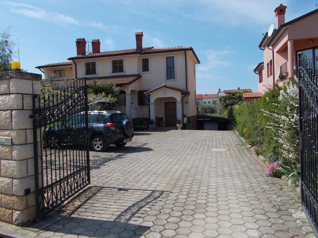 Apartments Jana Умаг Екстериор снимка